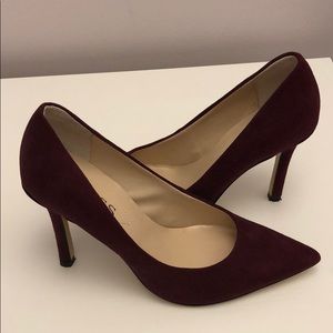 Suede close toed pumps in burgundy